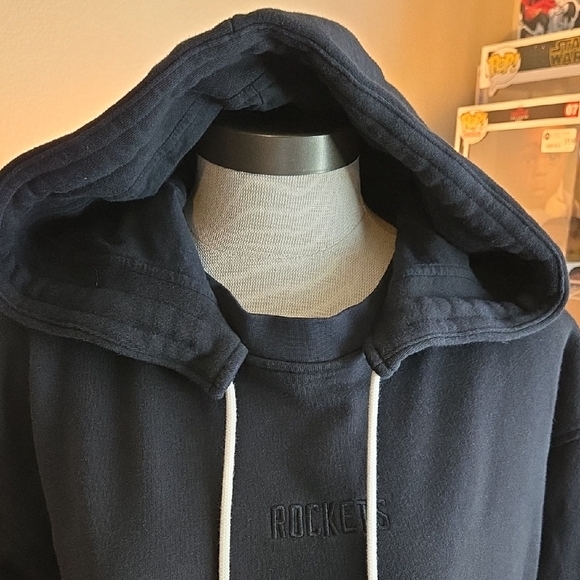 Houston Rockets Nike Standard Issue Black Hoodie with White Drawstrings - Picture 6 of 7